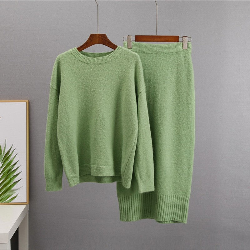 10704940
